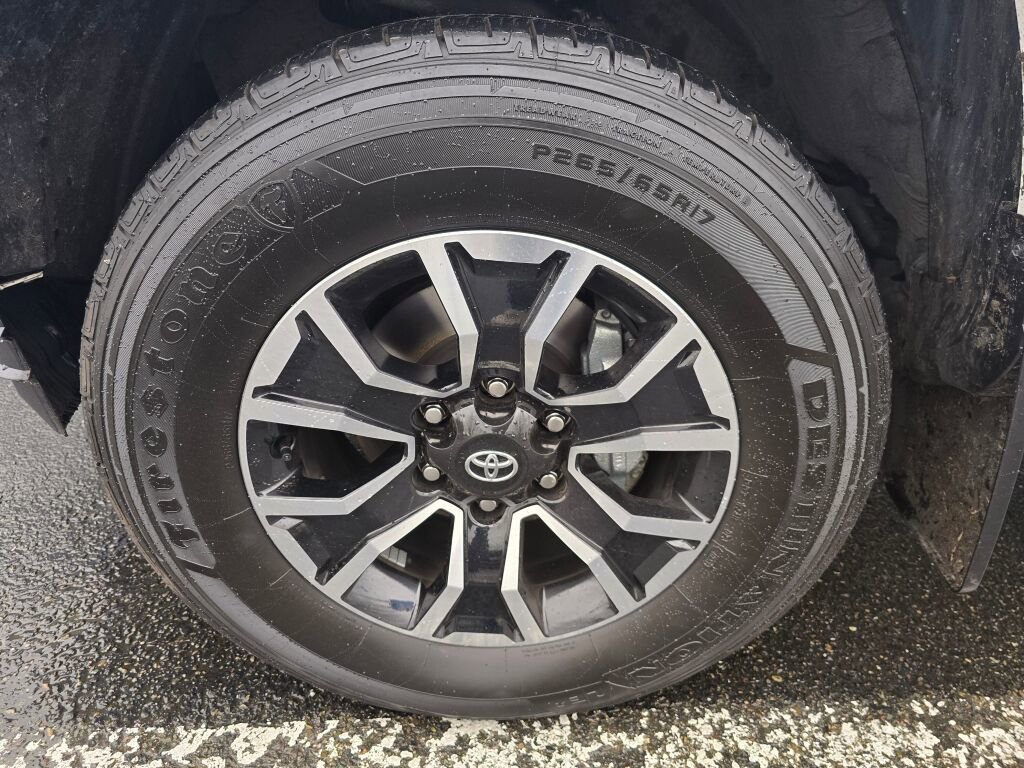 Used 2023 Toyota Tacoma TRD Sport w/ Black Out Package (TMS) image 10