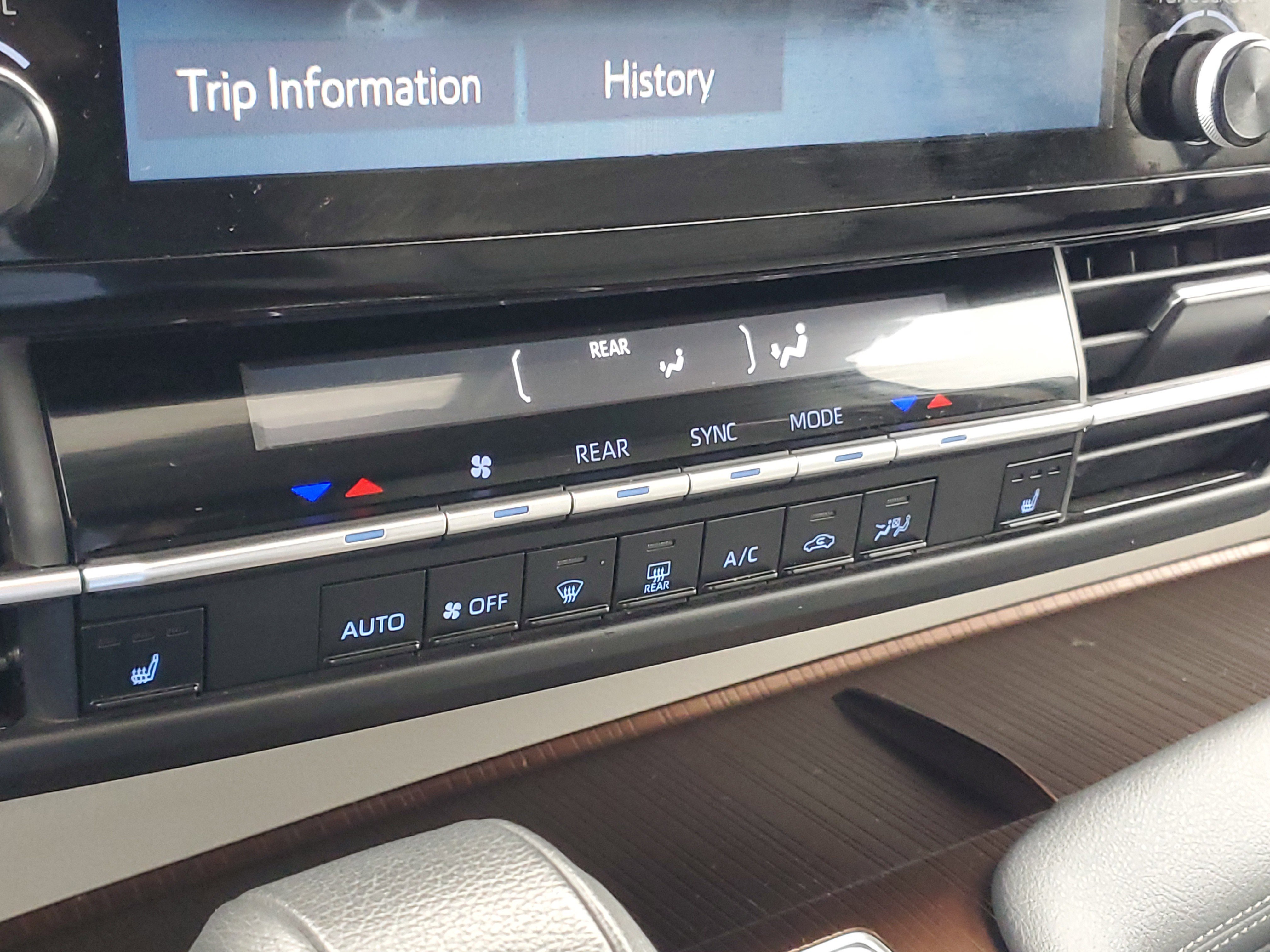 Certified 2024 Toyota Sienna XLE image 29