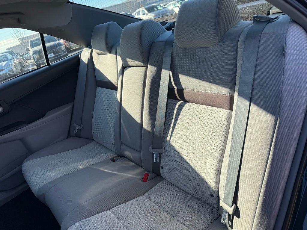 Used 2013 Toyota Camry LE image 10
