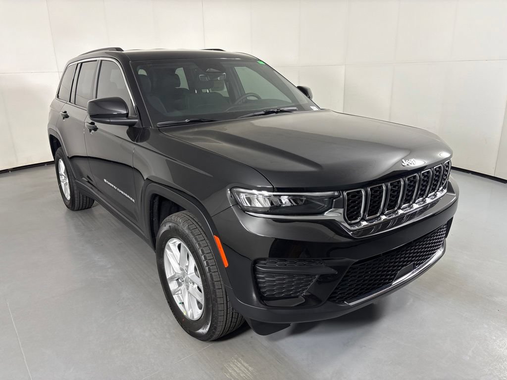 New 2026 Jeep Grand Cherokee Laredo RWD image 2