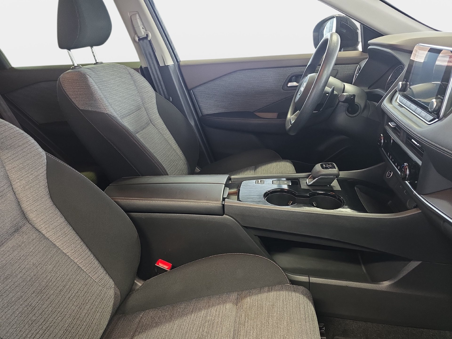 Used 2023 Nissan Rogue SV FWD image 10