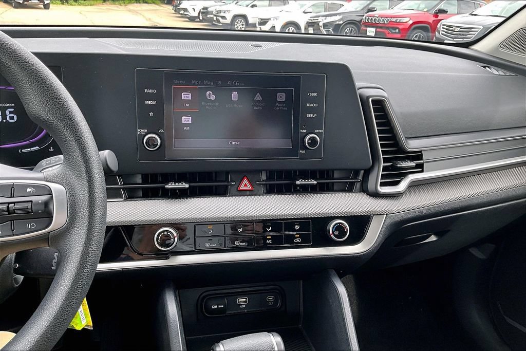 Used 2025 Kia Sportage LX AWD/4WD image 19