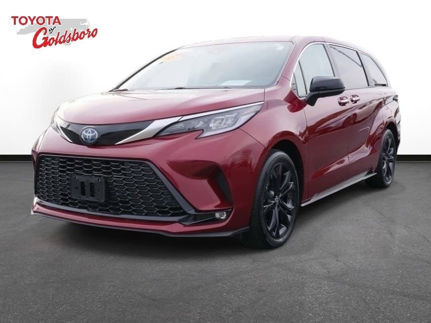 Used 2023 Toyota Sienna XSE video 1