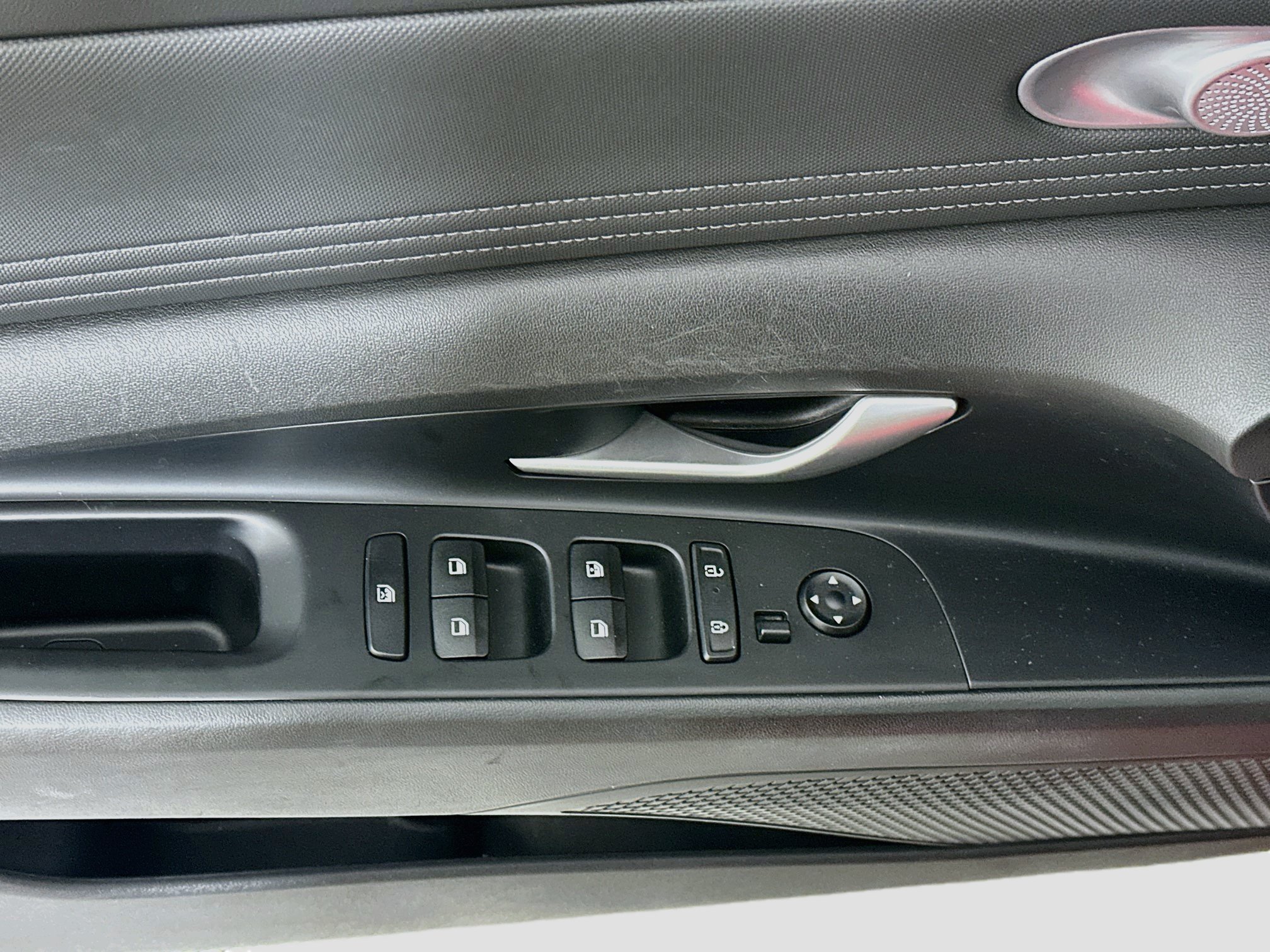 Used 2024 Hyundai Elantra Limited FWD image 15