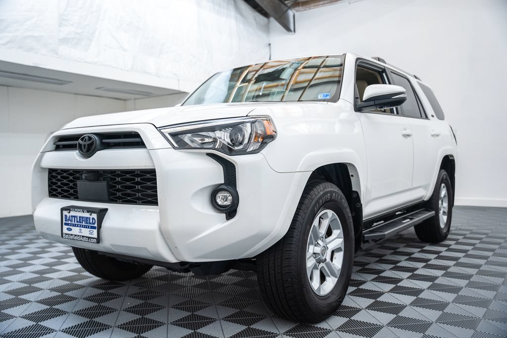 Certified 2022 Toyota 4Runner SR5 Premium w/ Moonroof Package AWD/4WD image 3