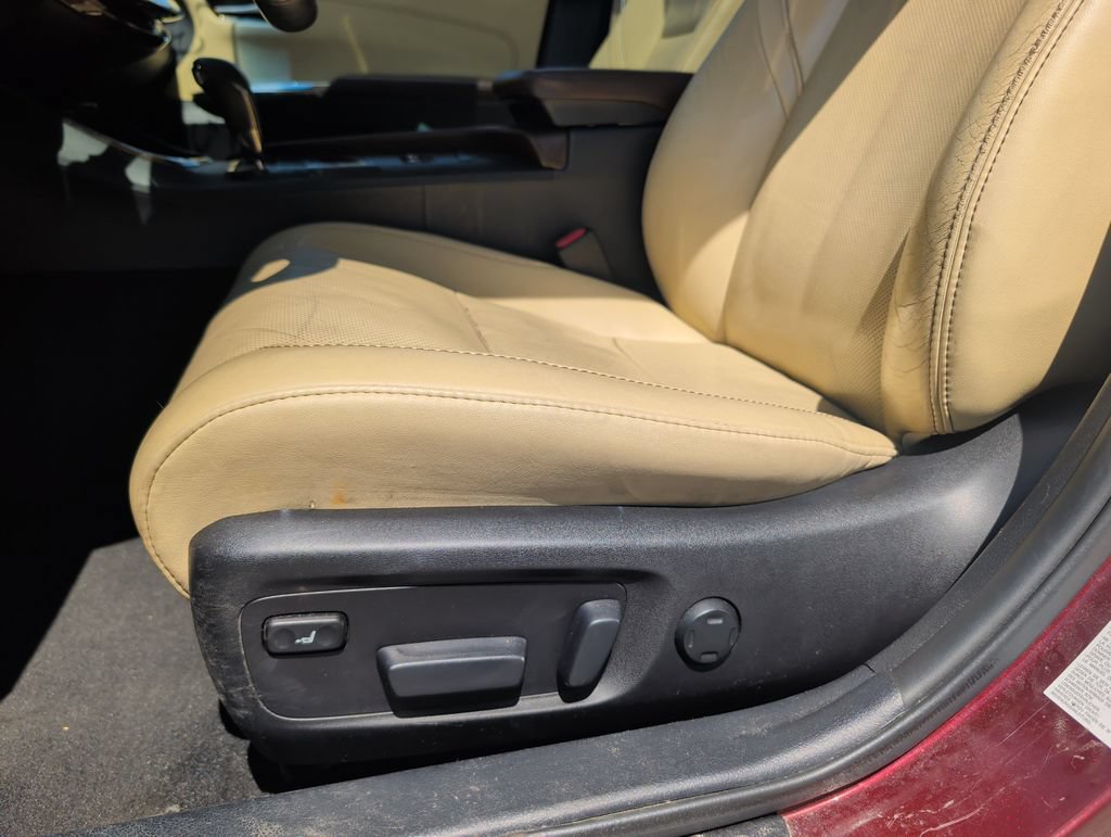 Used 2015 Toyota Avalon Limited w/ Technology Package FWD image 9