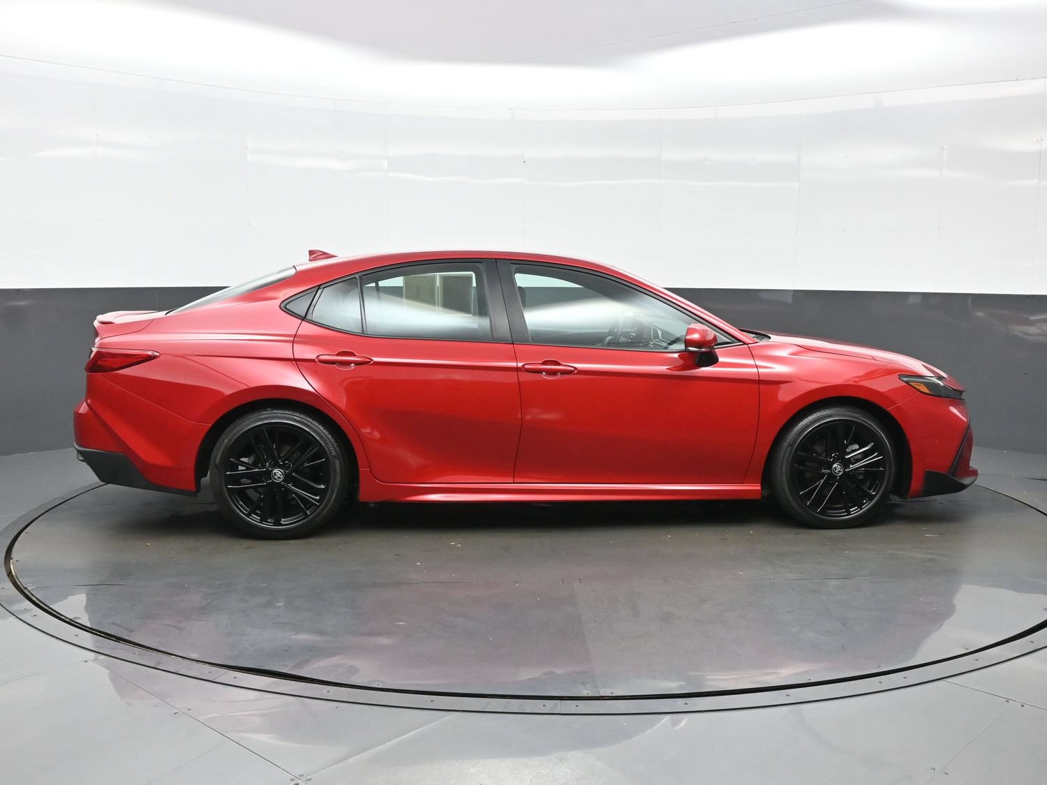 Used 2025 Toyota Camry SE FWD image 7
