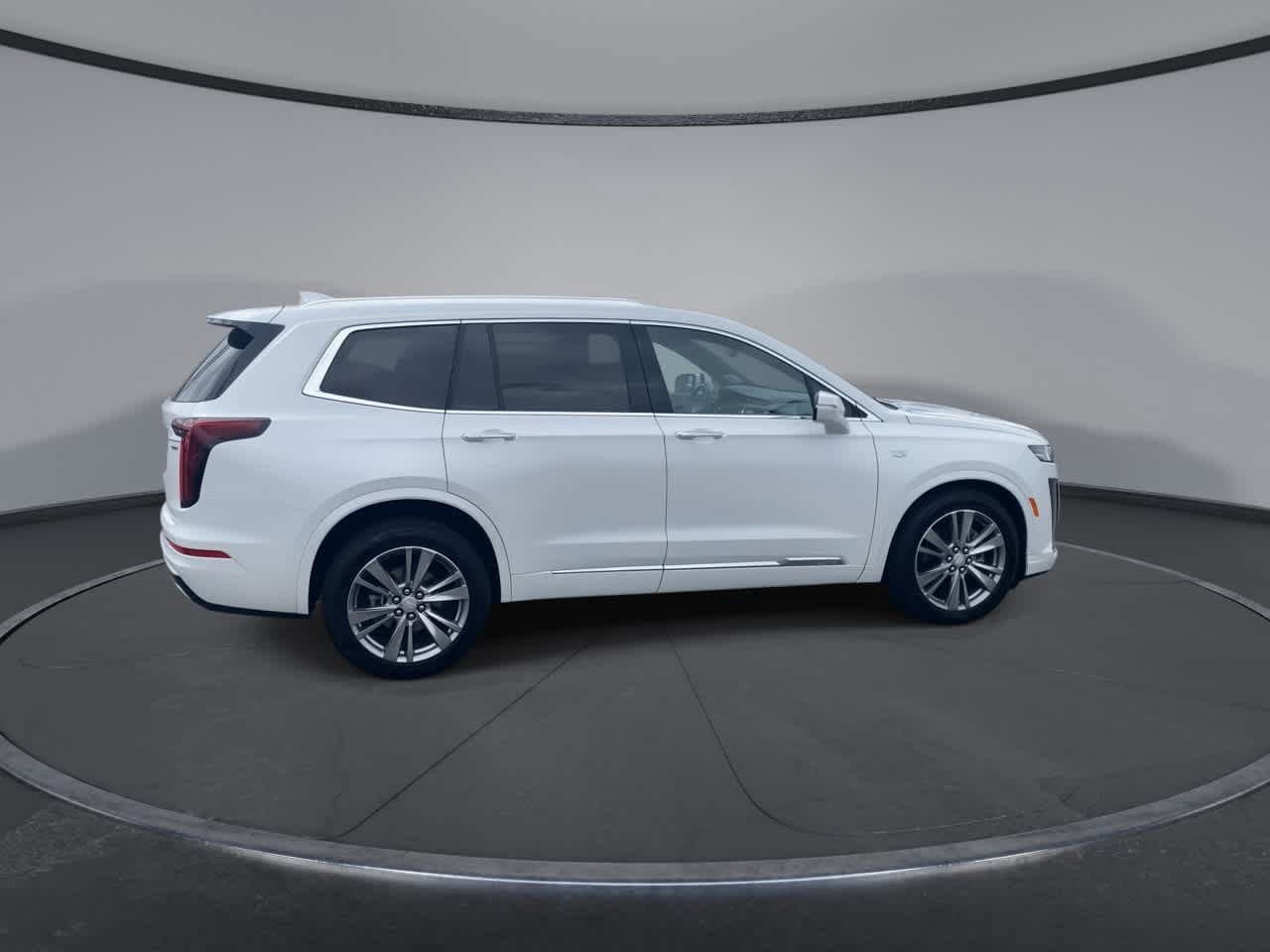 Used 2023 Cadillac XT6 Premium Luxury AWD/4WD image 2