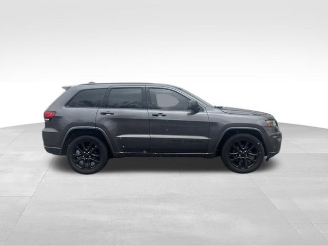 Used 2018 Jeep Grand Cherokee Altitude AWD/4WD image 2