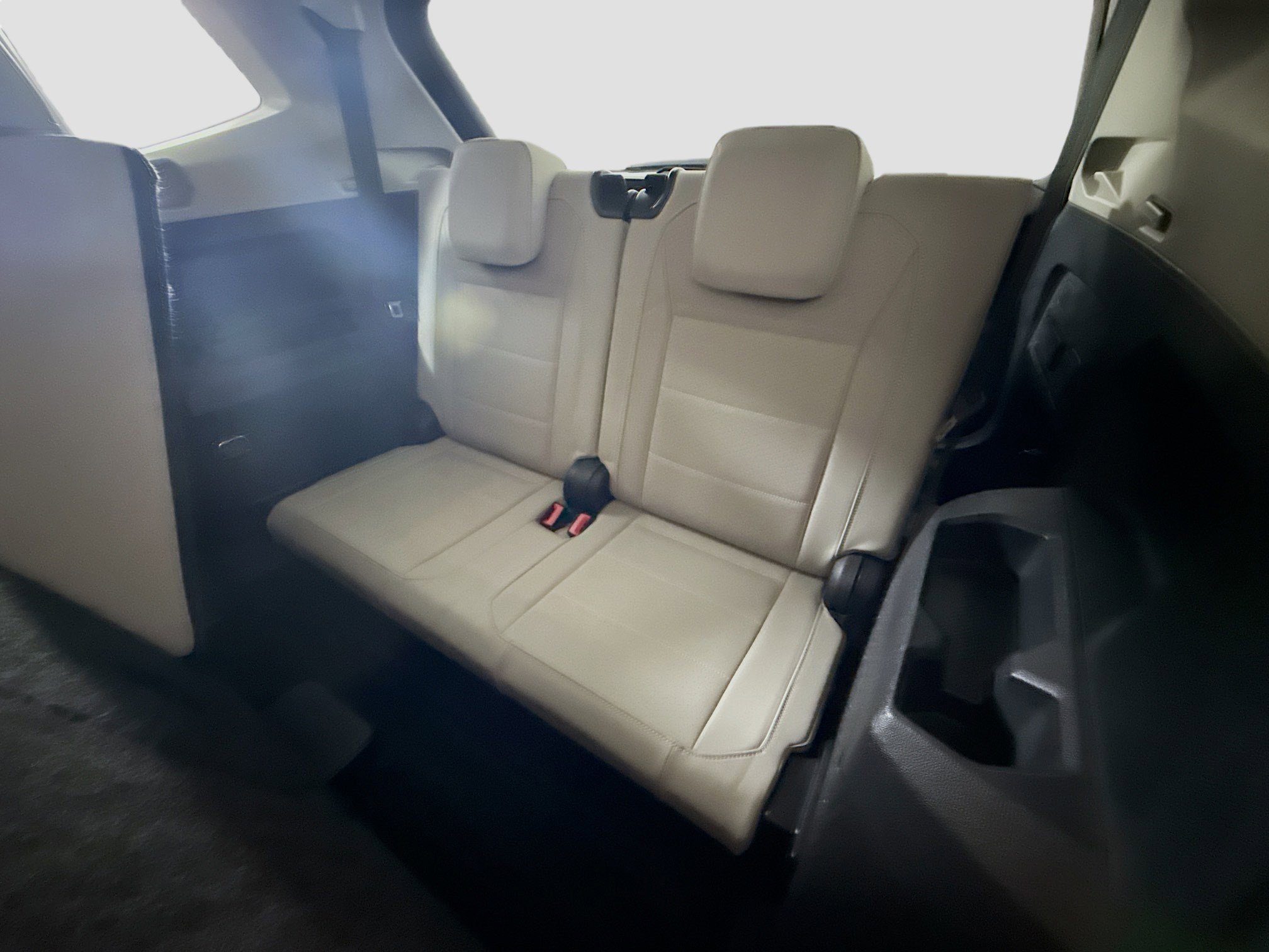 Used 2020 Volkswagen Tiguan SE image 42