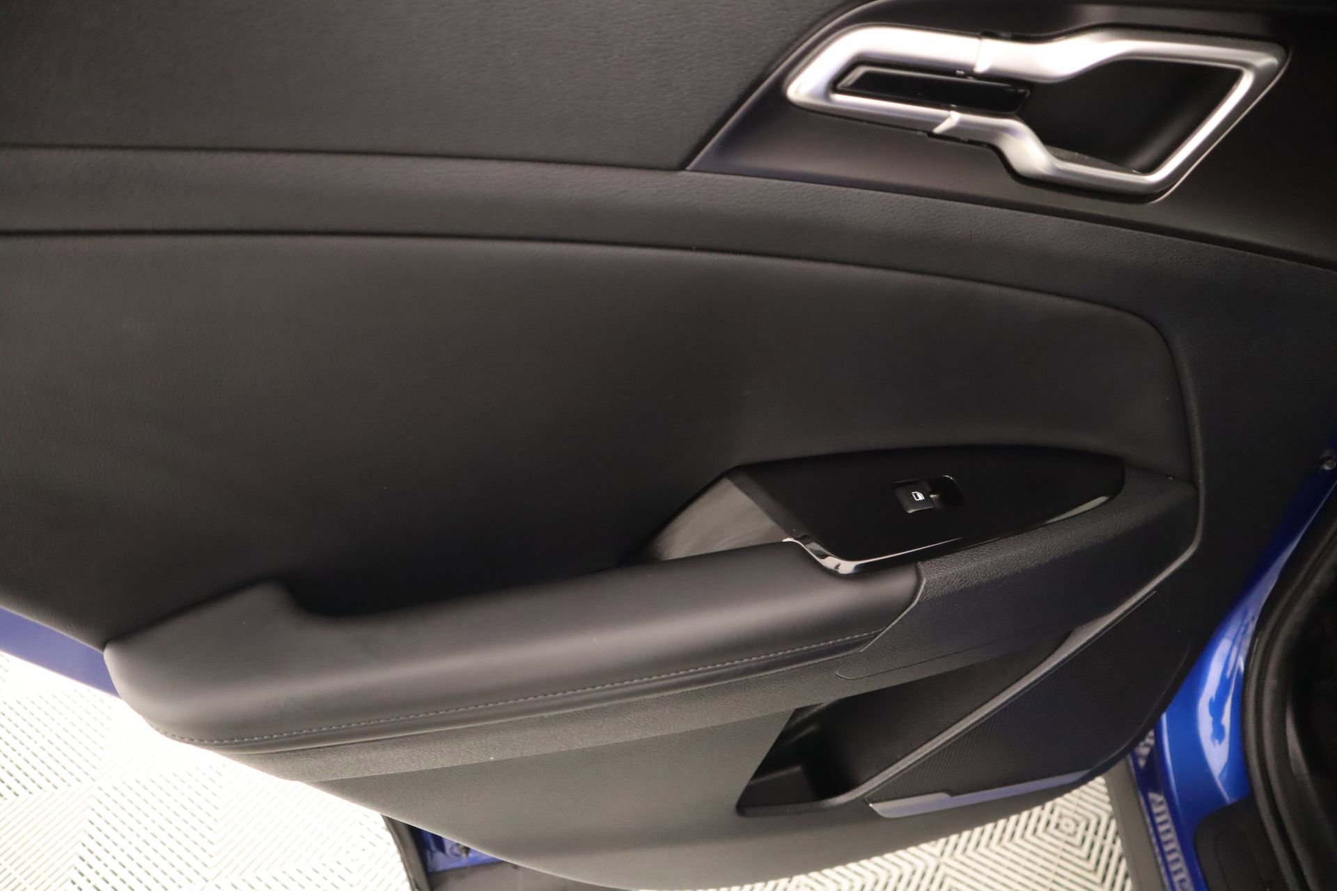 Used 2023 Kia Sportage EX image 16