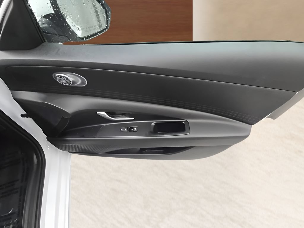 New 2026 Hyundai Elantra SE FWD image 17
