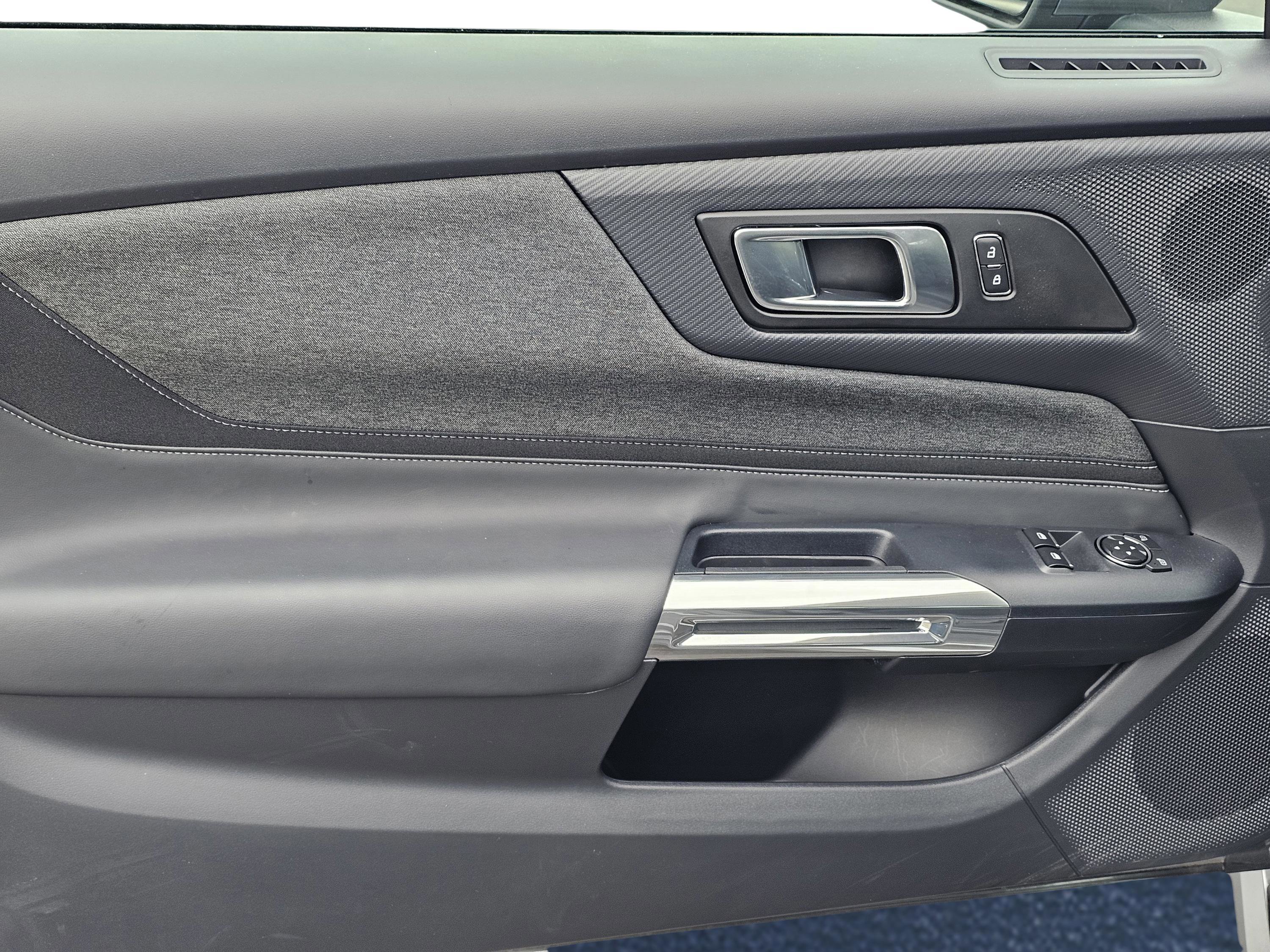 Used 2025 Ford Mustang Coupe image 13