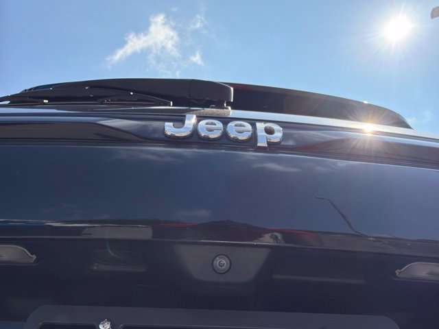 Used 2023 Jeep Grand Cherokee Limited AWD/4WD image 34
