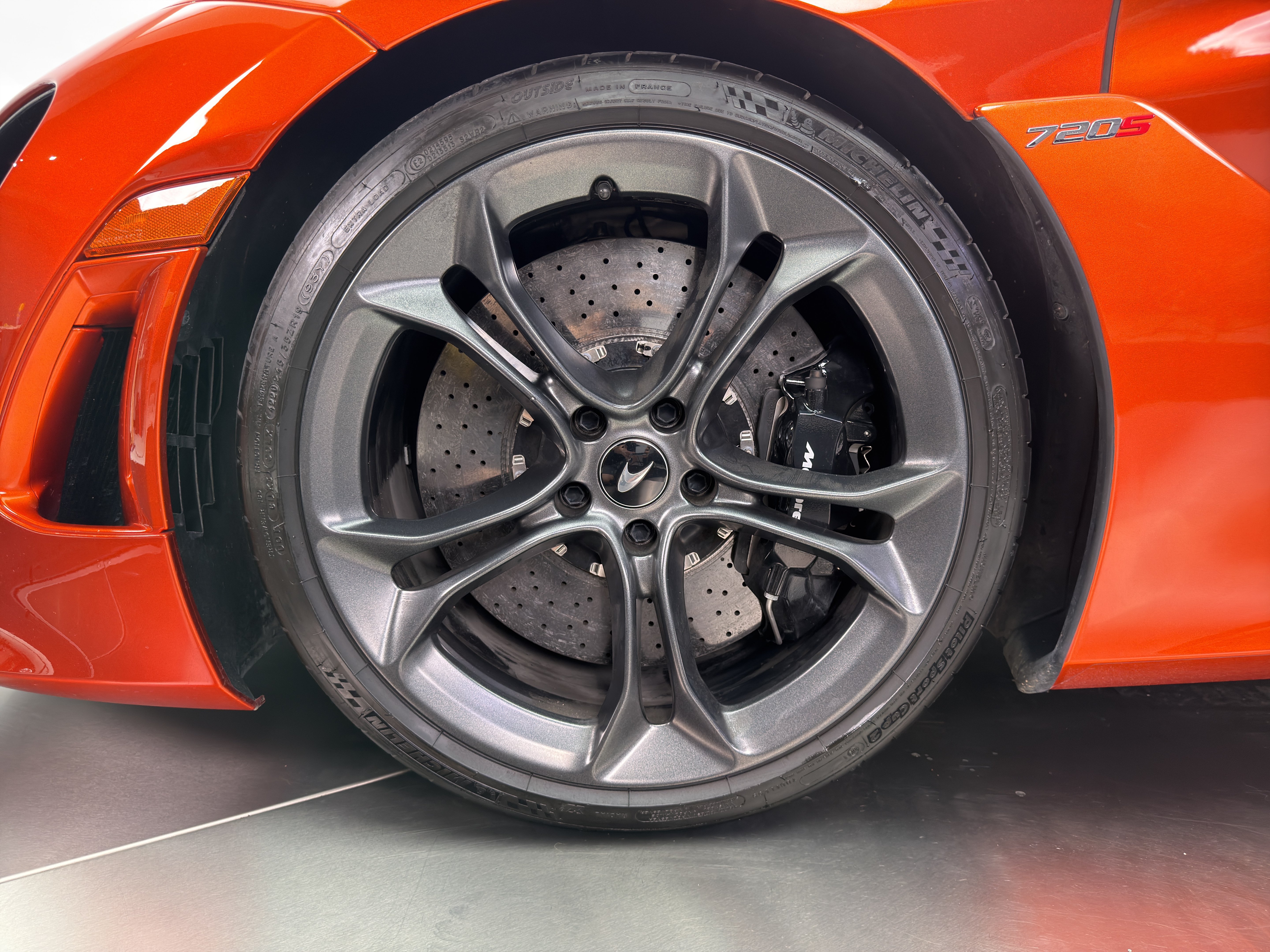 Used 2020 McLaren 720S Spider RWD image 21