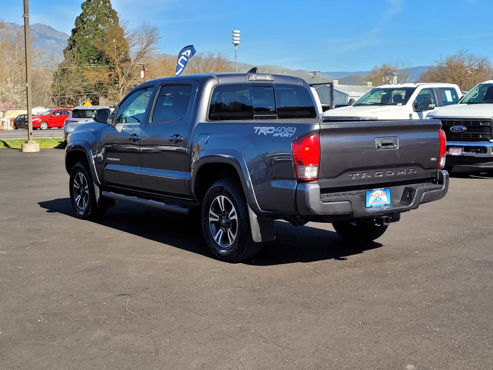 Used 2017 Toyota Tacoma TRD Sport image 7