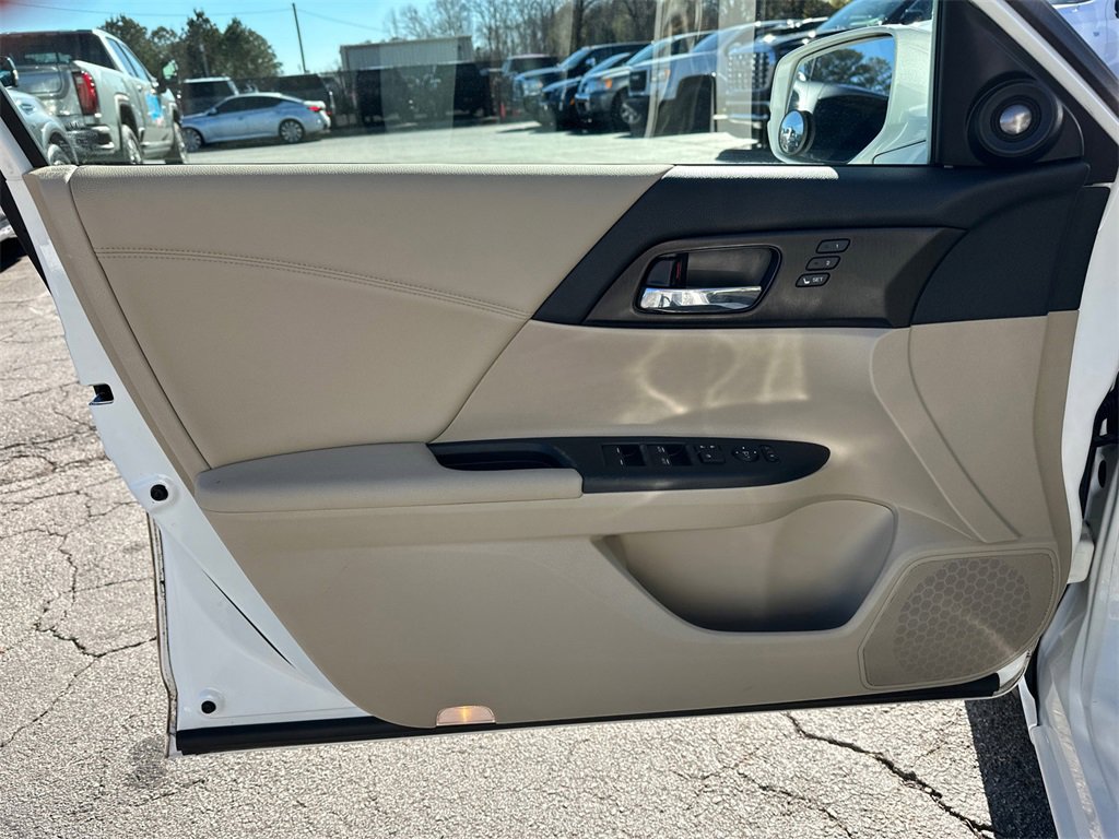 Used 2015 Honda Accord EX-L image 11