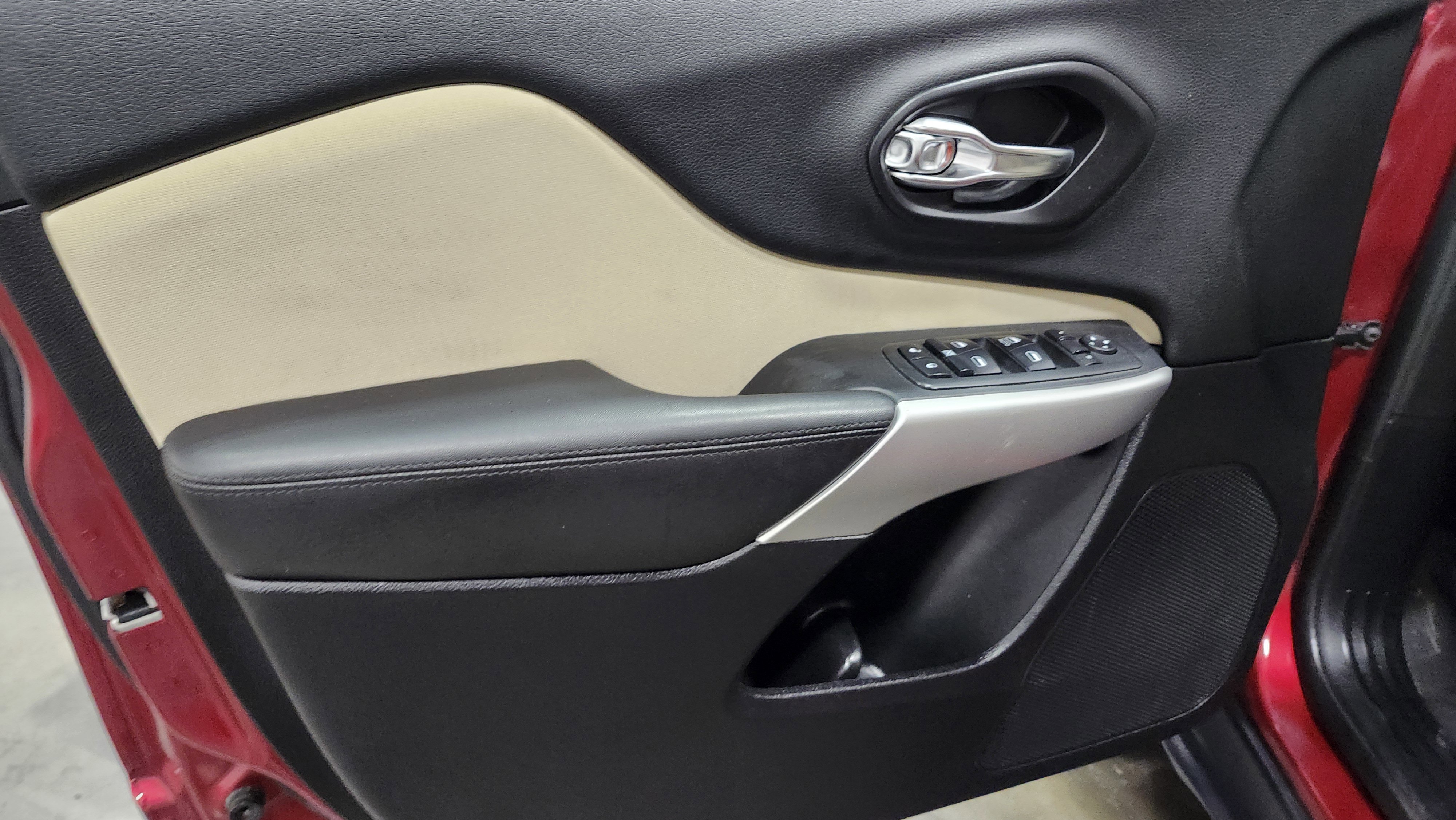 Used 2017 Jeep Cherokee Sport w/ Safety Group image 22