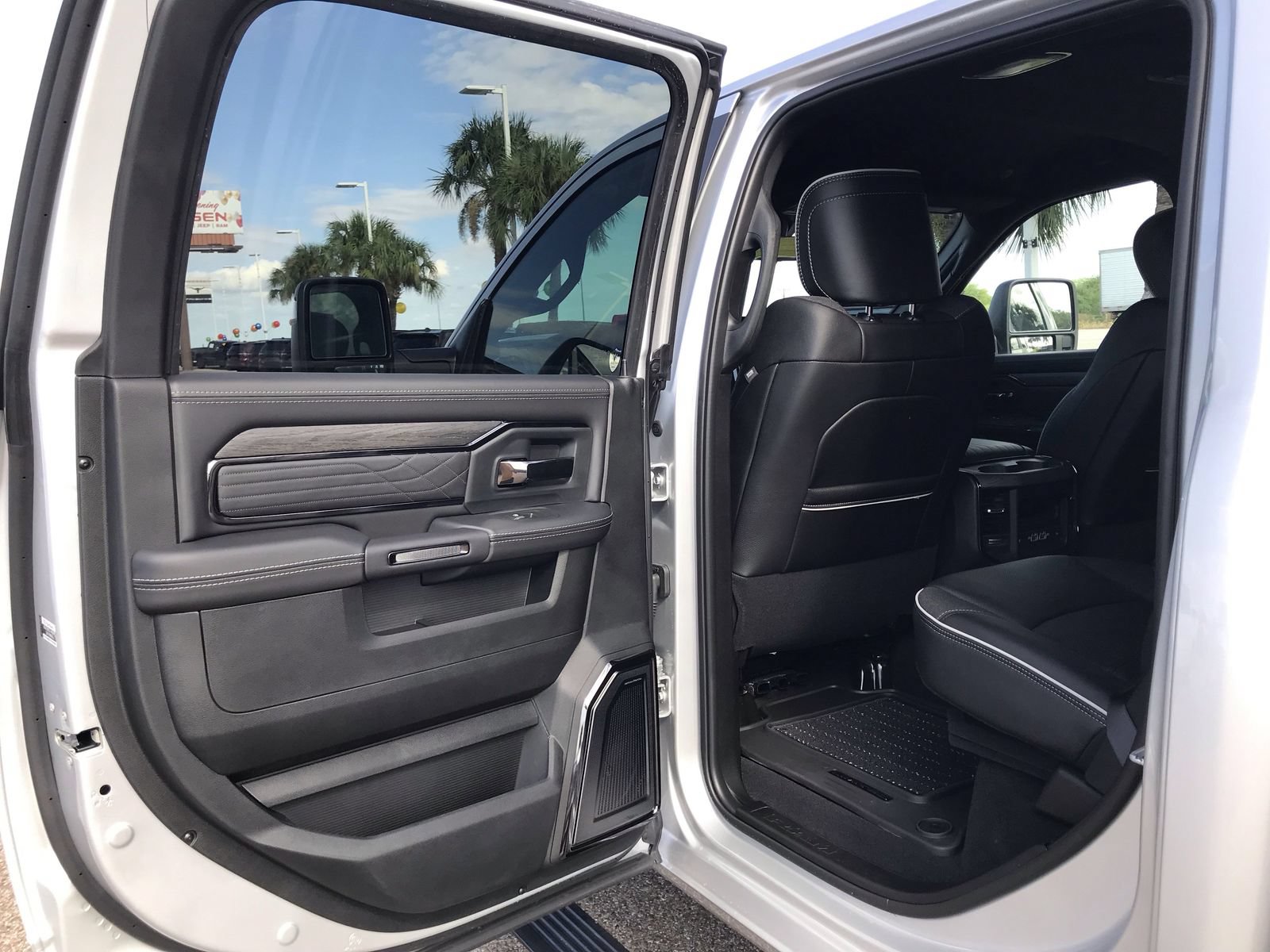 New 2026 RAM 3500 Limited AWD/4WD image 15