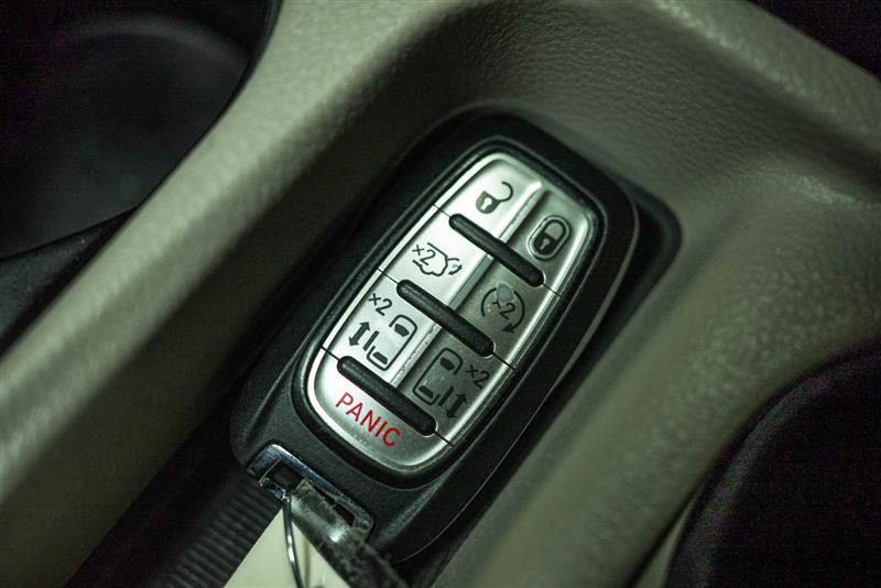 Used 2024 Chrysler Voyager LX image 21