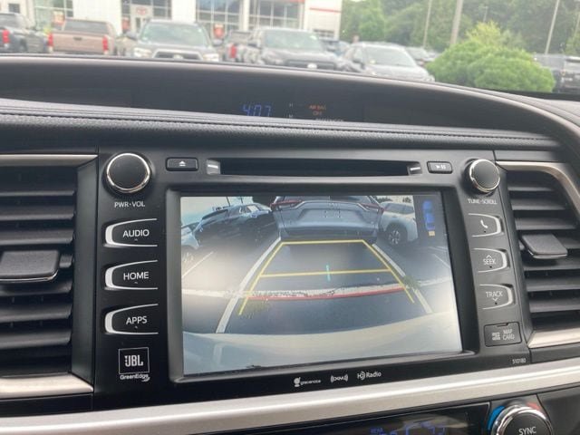 Used 2017 Toyota Highlander Limited AWD/4WD image 38