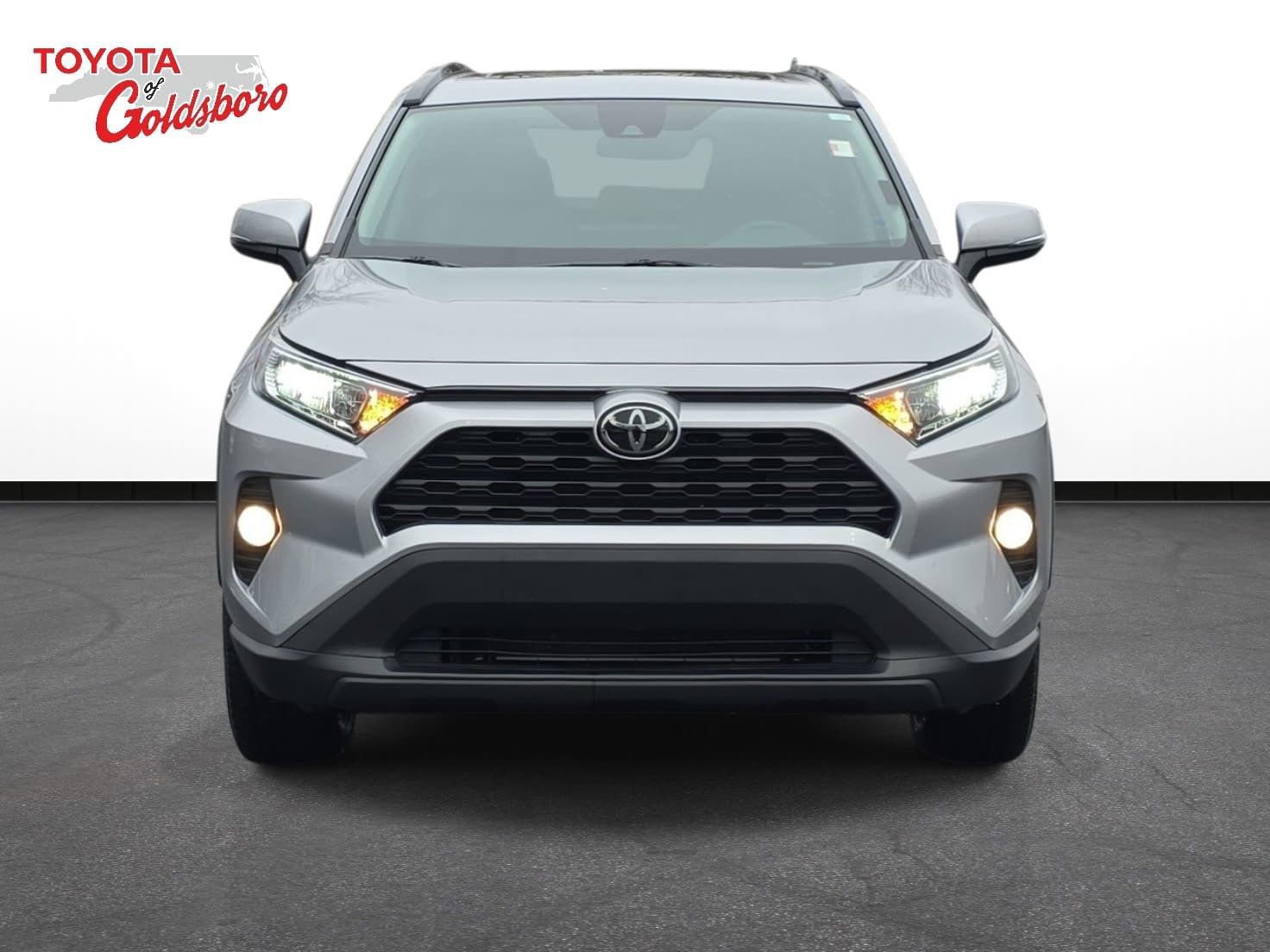 Used 2019 Toyota RAV4 XLE Premium image 2