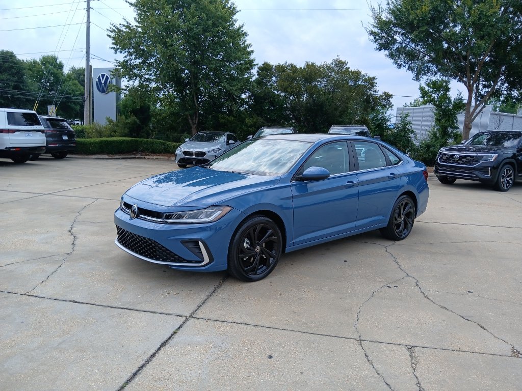New 2027 Volkswagen Jetta SE FWD image 3