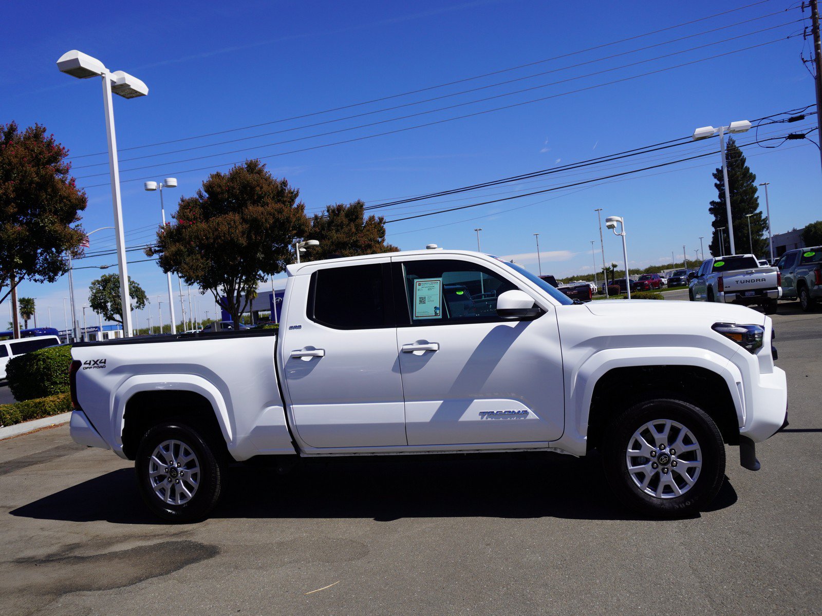 Used 2025 Toyota Tacoma SR5 AWD/4WD image 4