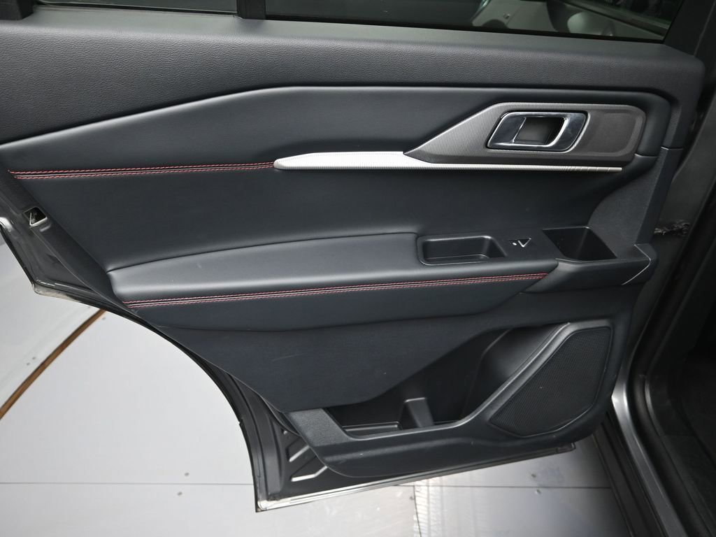 Used 2025 Ford Explorer ST-Line w/ ST-Line Street Pack image 29