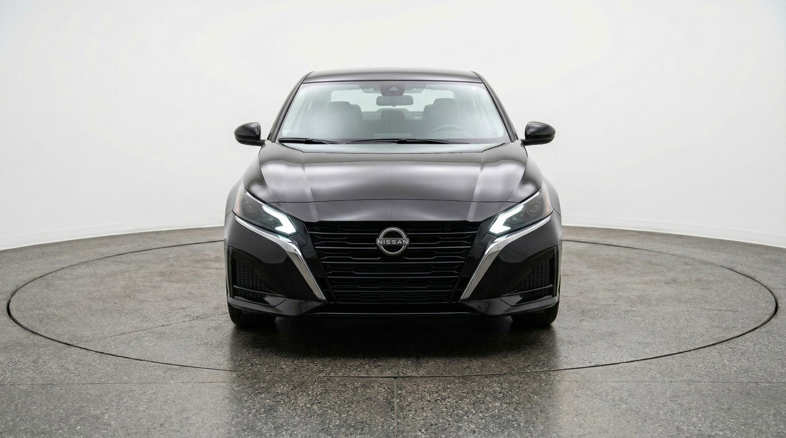 Used 2025 Nissan Altima 2.5 SV image 2