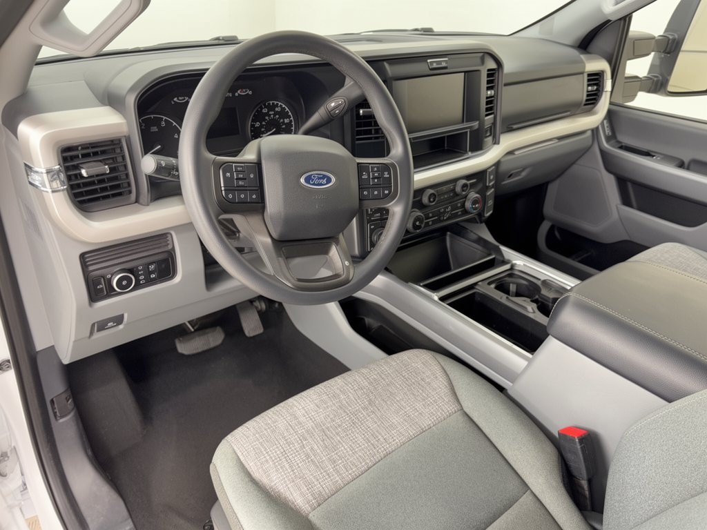 Used 2025 Ford F250 XLT w/ FX4 Off-Road Package AWD/4WD image 4