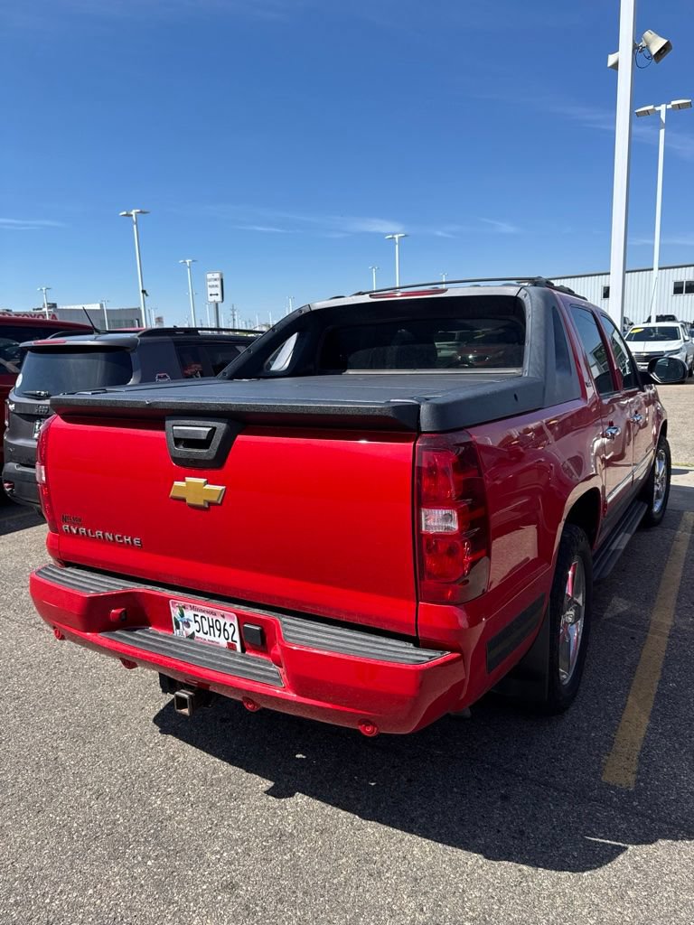 Used 2012 Chevrolet Avalanche LTZ AWD/4WD image 2
