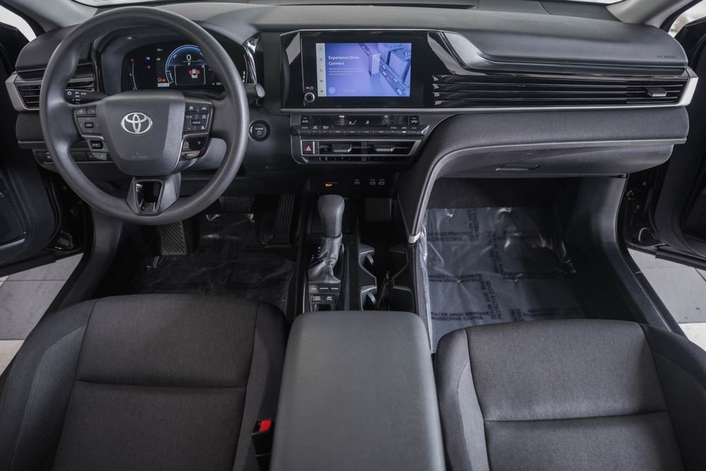 Used 2025 Toyota Camry LE FWD image 17