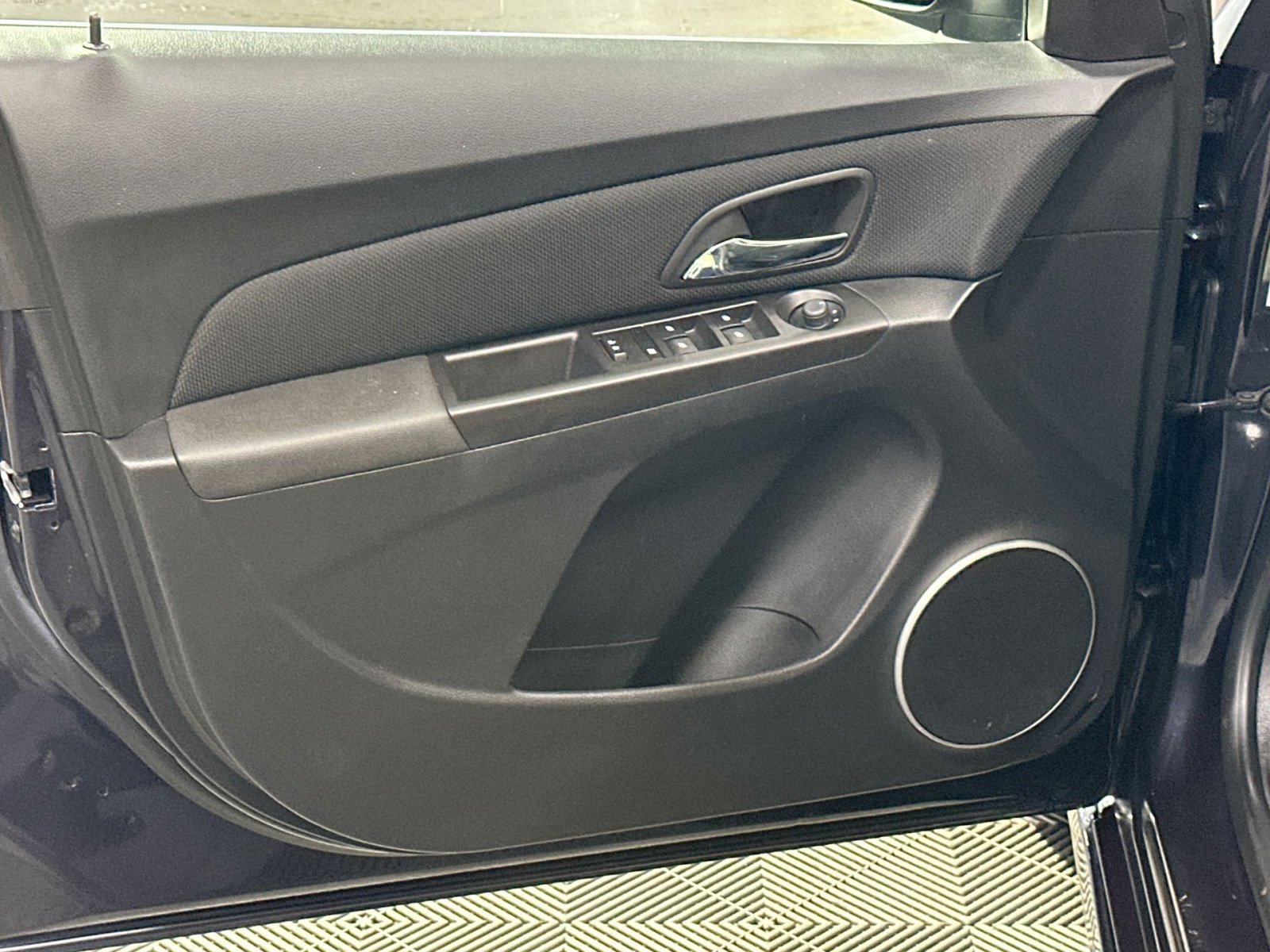 Used 2015 Chevrolet Cruze LTZ w/ Sun, Sound and Sport Package image 15