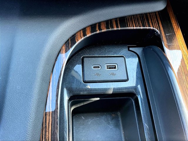 Used 2023 Cadillac Escalade Premium Luxury RWD image 26