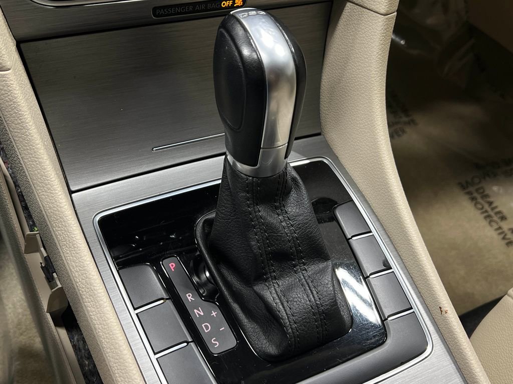 Used 2015 Volkswagen Passat TDI SE image 28