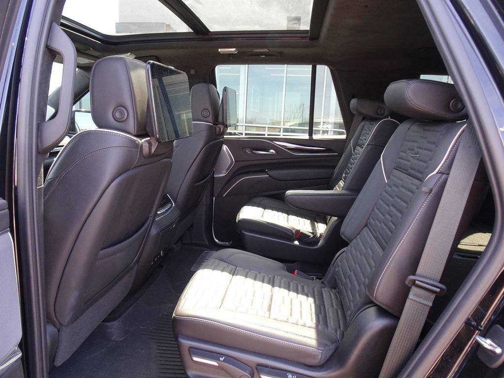Used 2023 Cadillac Escalade V w/ LPO, ONYX Package AWD/4WD image 16