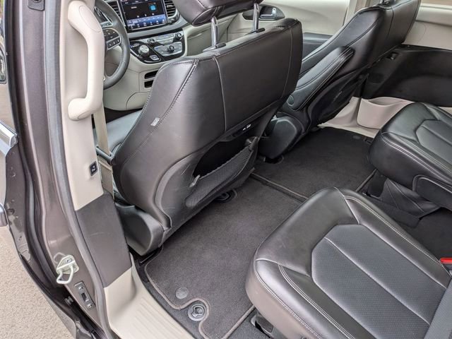 Used 2023 Chrysler Pacifica Touring-L image 24