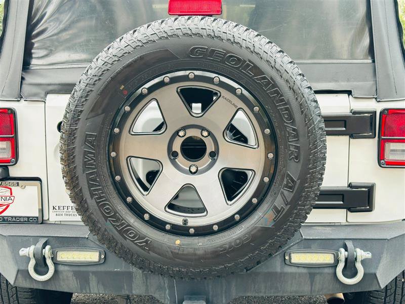 Used 2015 Jeep Wrangler Unlimited Sahara AWD/4WD image 32
