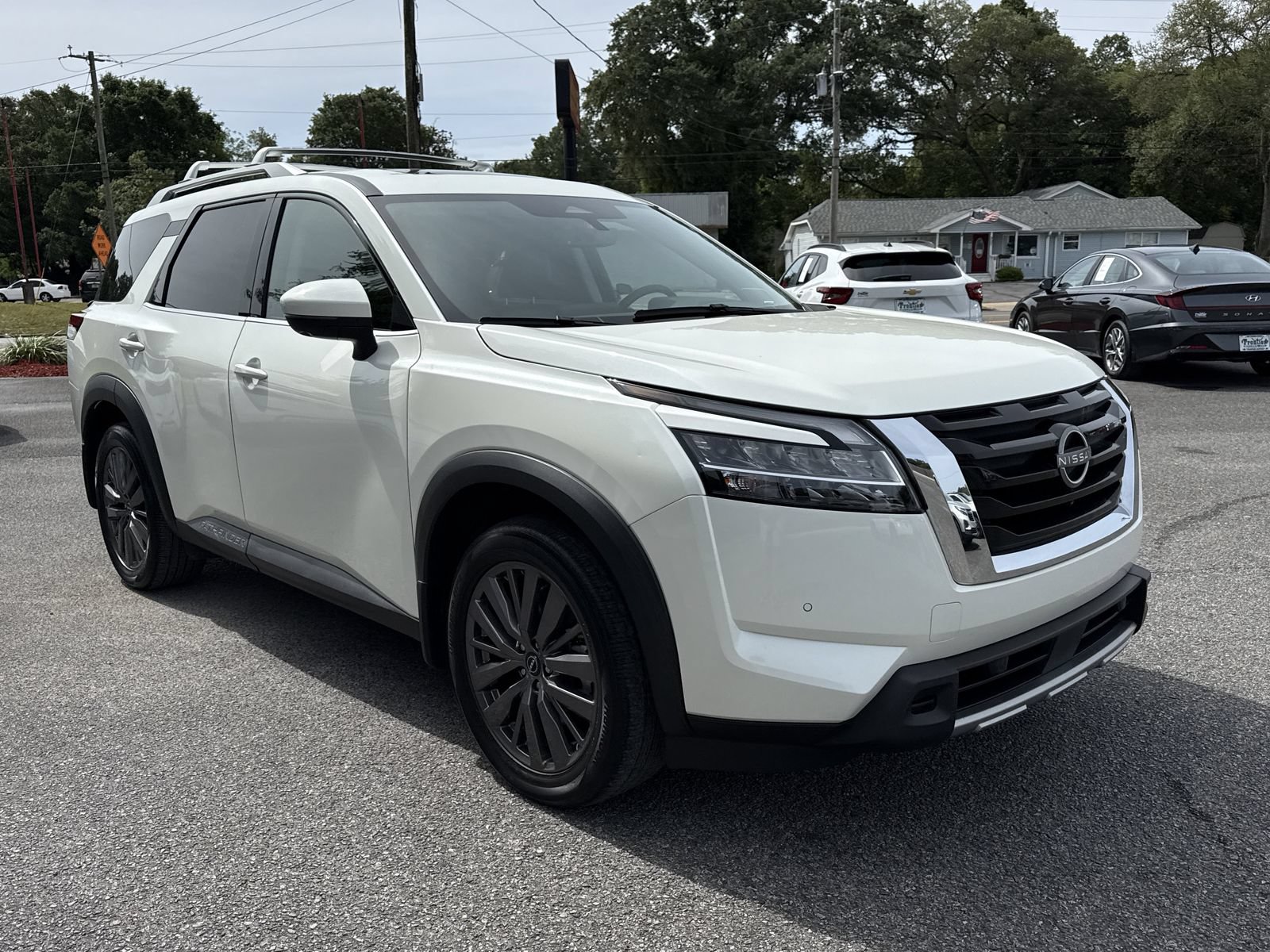Used 2023 Nissan Pathfinder SL w/ SL Premium Package AWD/4WD image 7