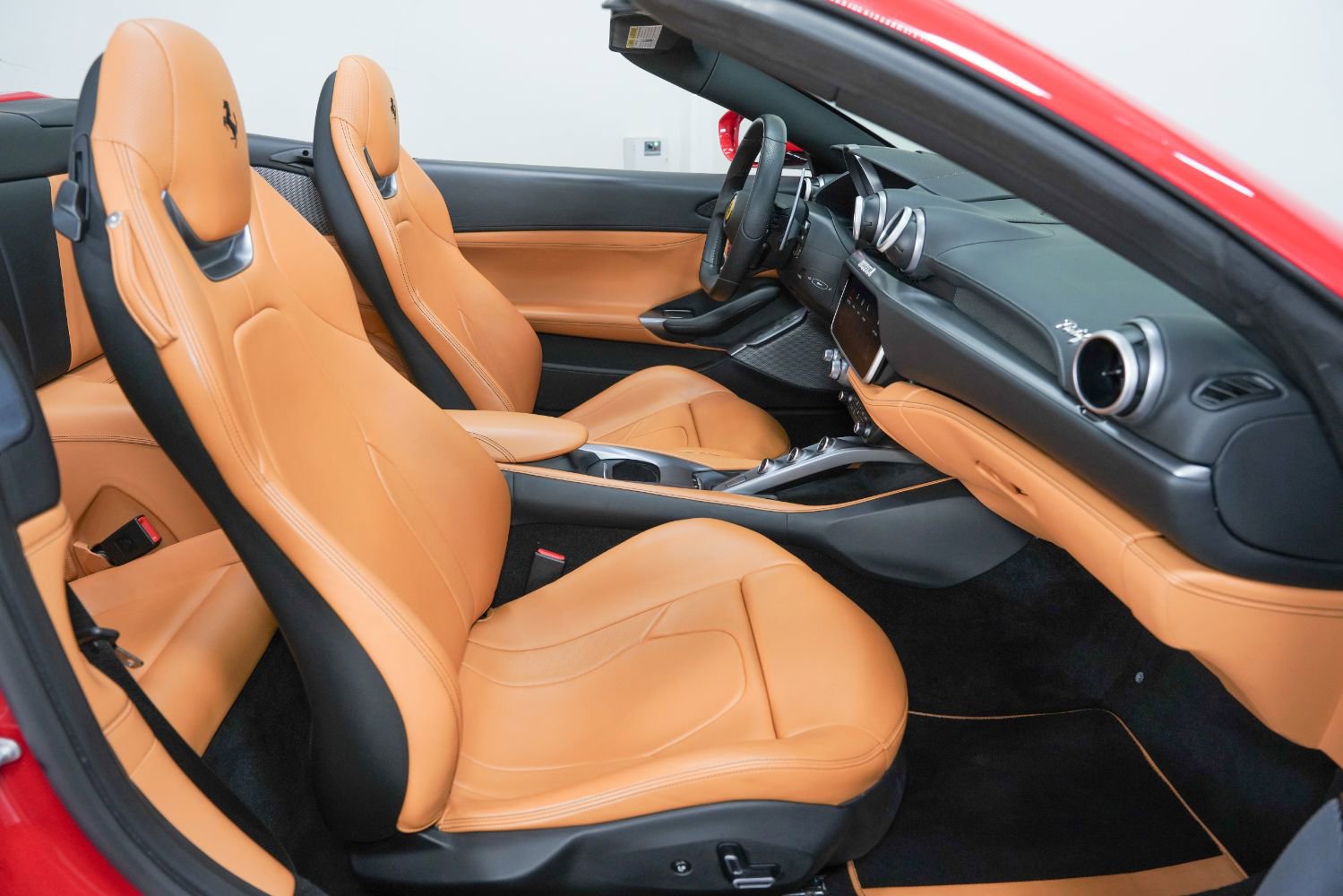 Used 2020 Ferrari Portofino image 29