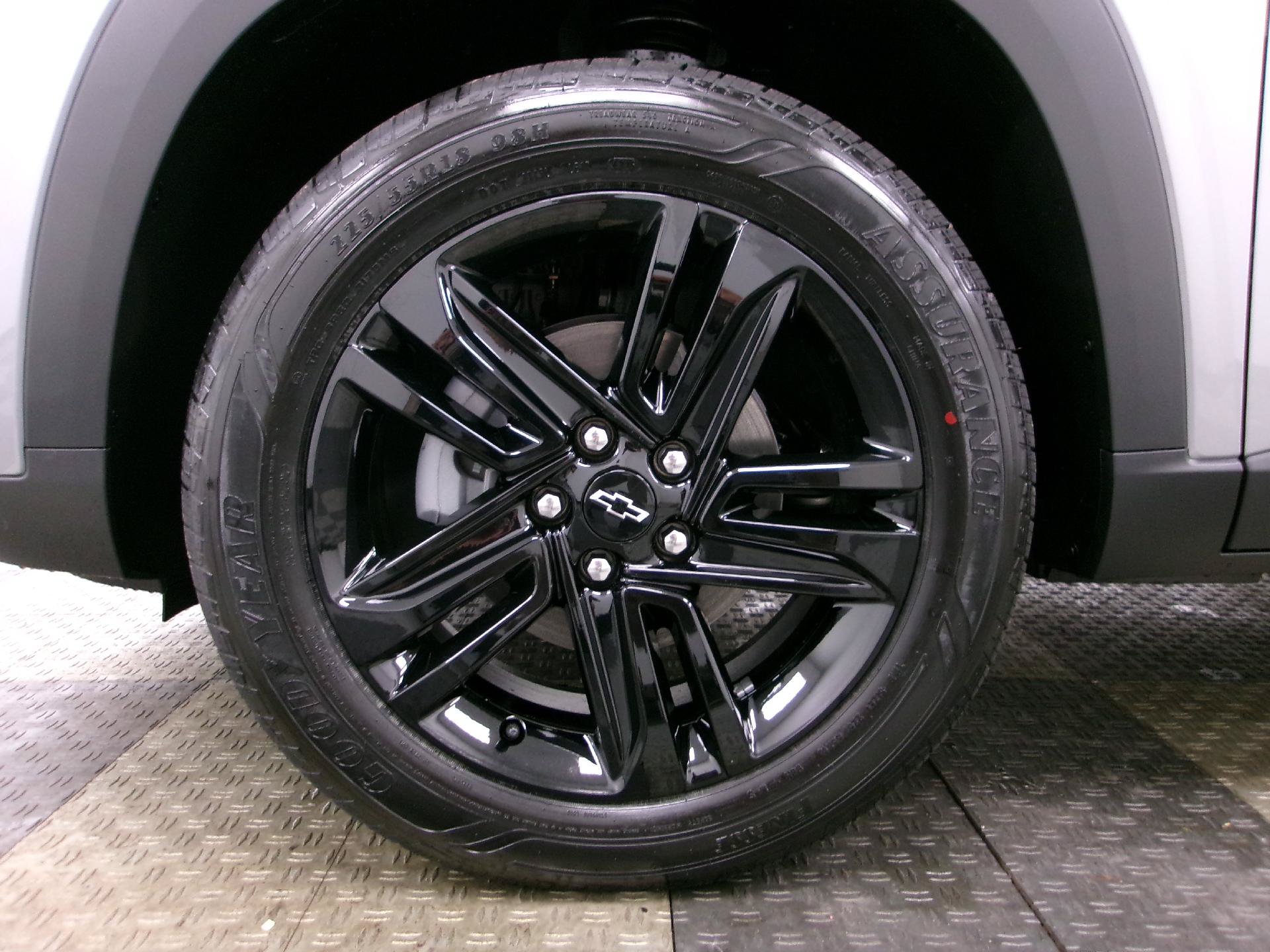 New 2026 Chevrolet Trax ACTIV w/ Sunroof Package FWD image 17