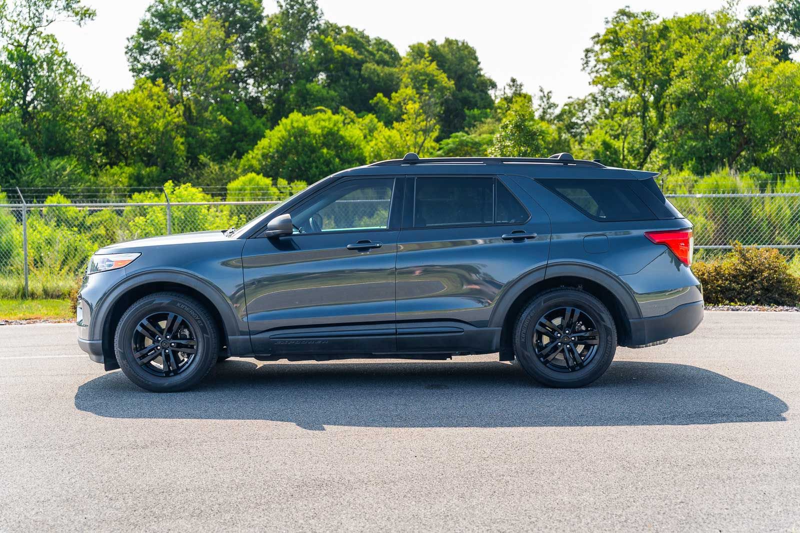 Used 2022 Ford Explorer XLT w/ Equipment Group 202A RWD image 4