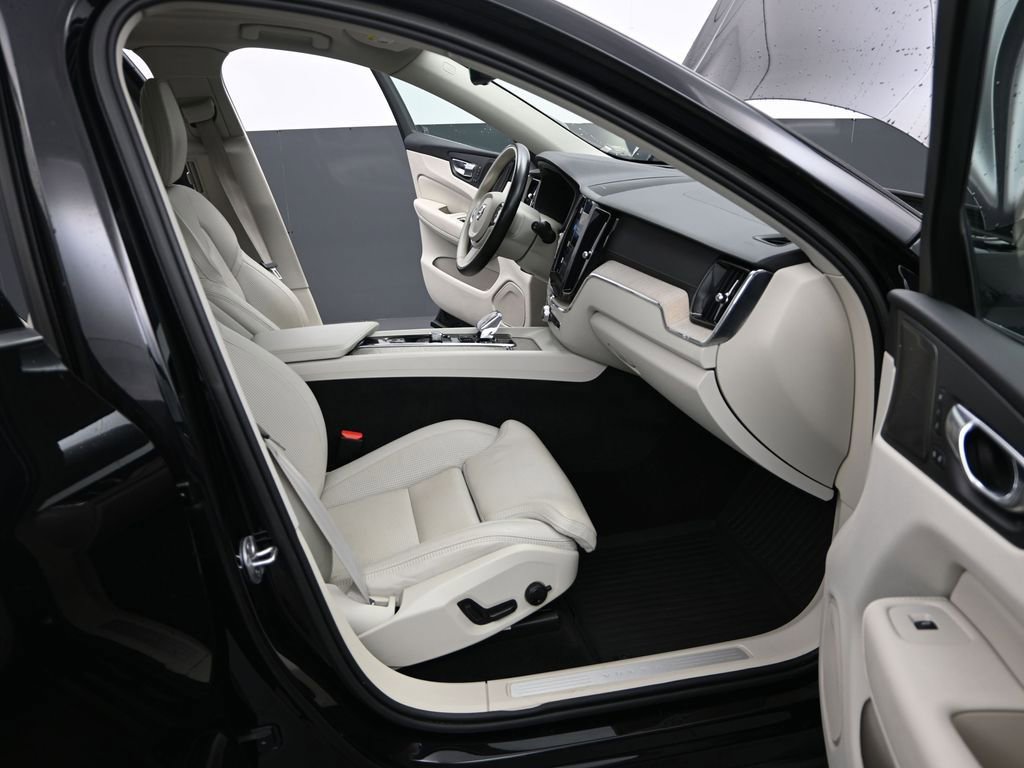 Used 2022 Volvo XC60 B5 Inscription w/ Advanced Package image 15