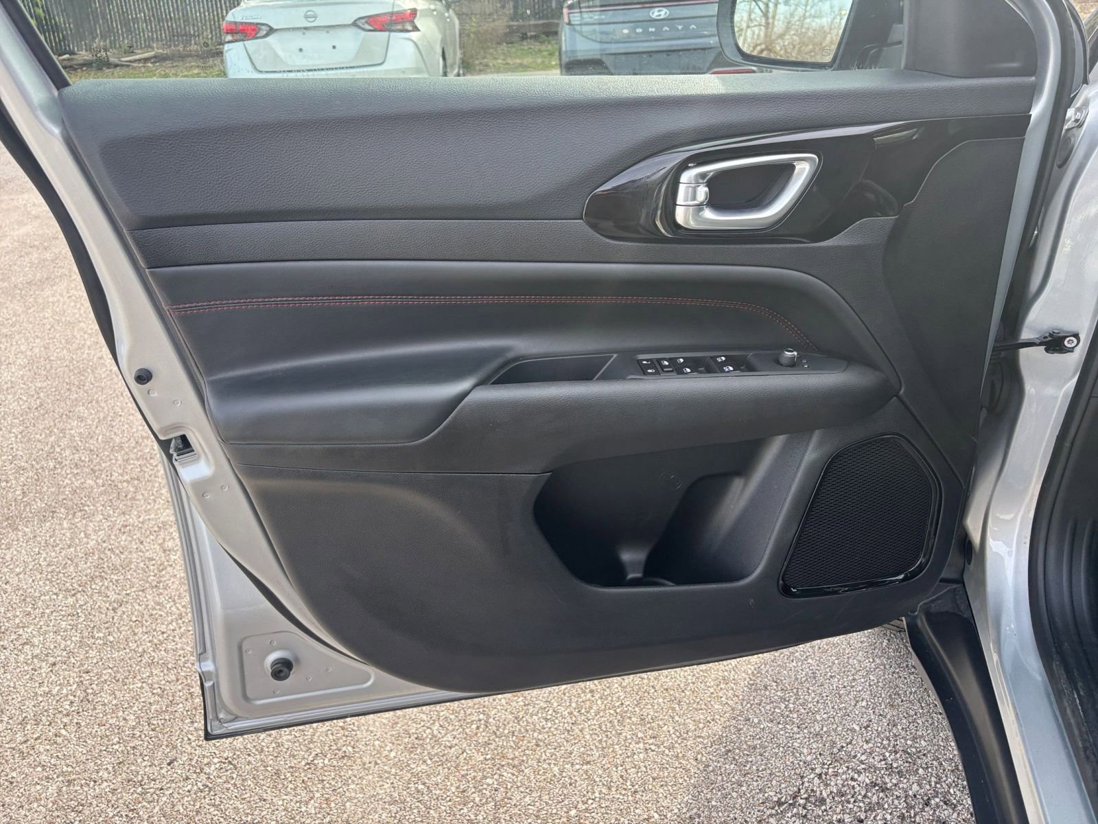 Used 2025 Jeep Compass Trailhawk image 18