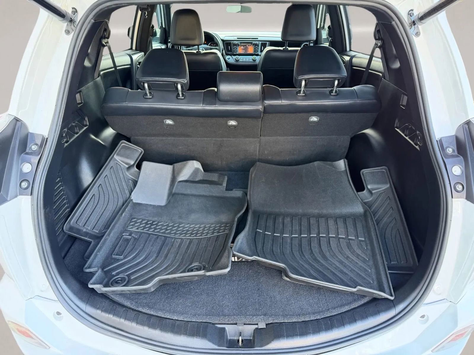 Used 2016 Toyota RAV4 SE image 25