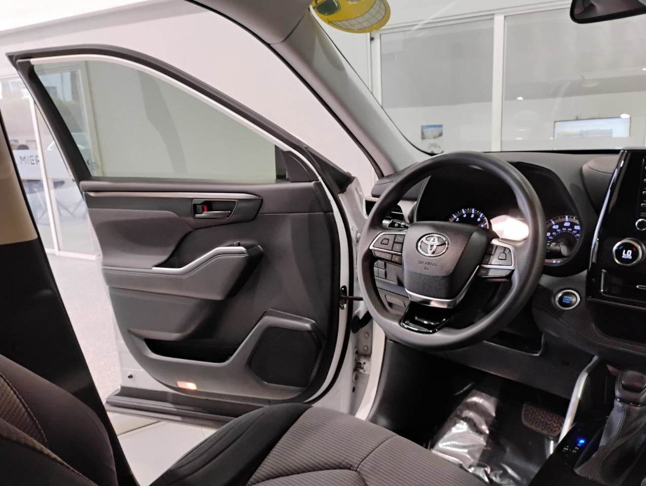 Used 2021 Toyota Highlander L image 74