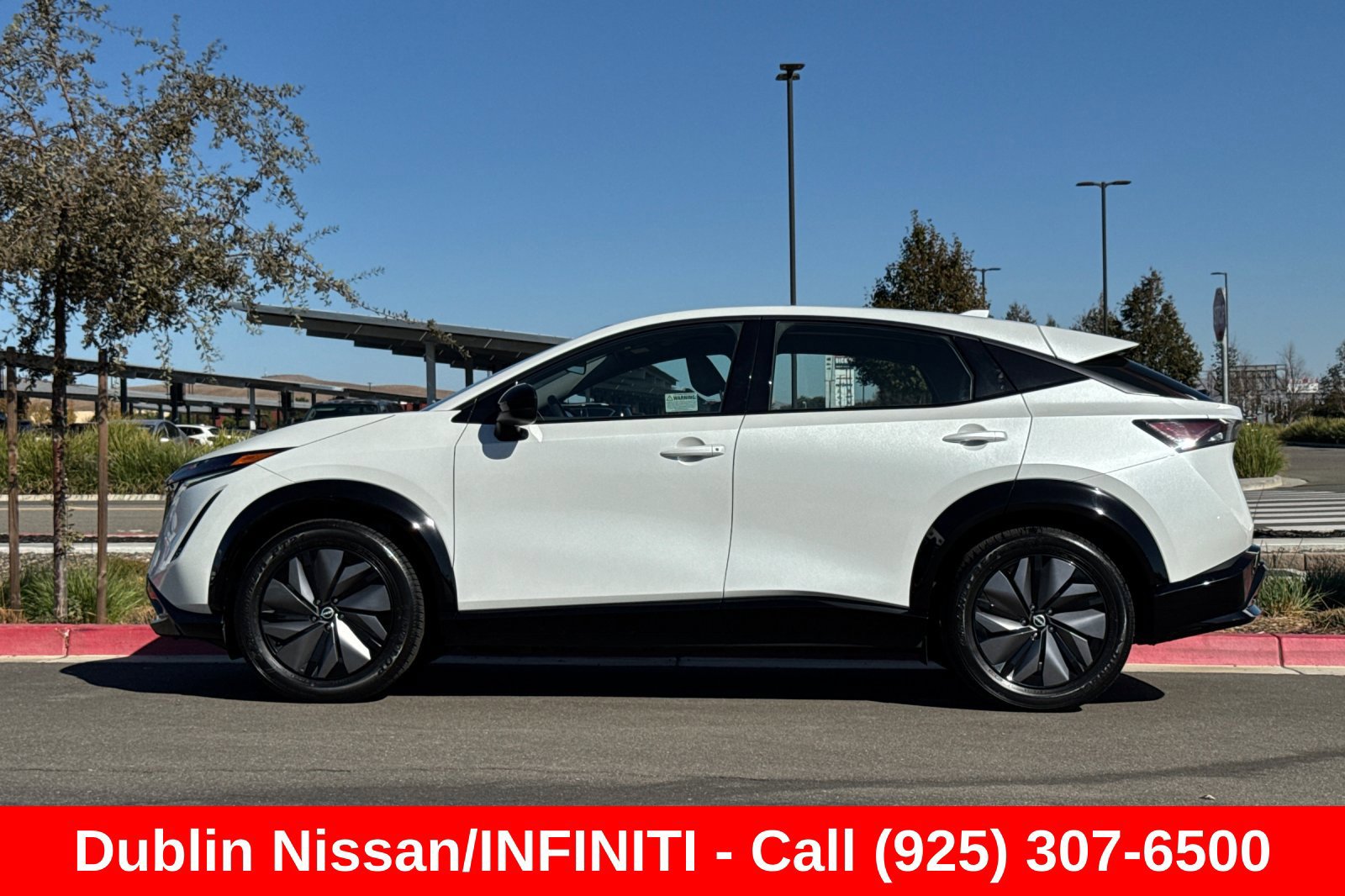 Used 2024 Nissan Ariya AWD image 7