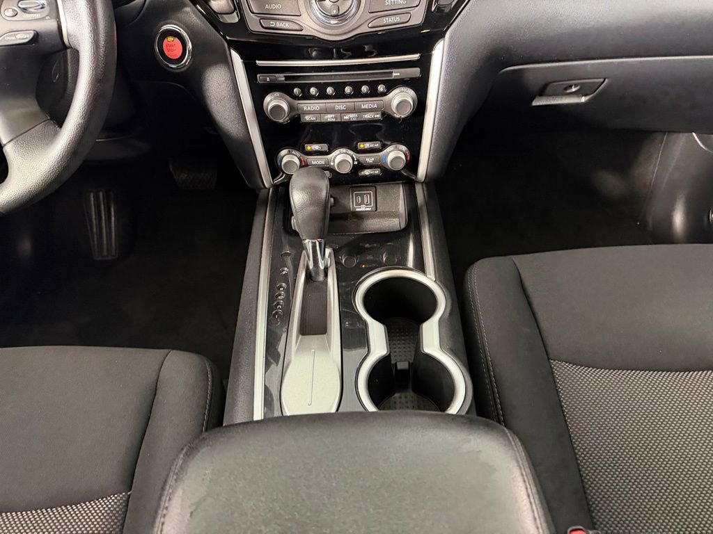 Used 2020 Nissan Pathfinder SV image 16