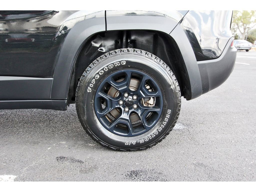 Used 2022 Jeep Cherokee Trailhawk w/ Trailer Tow Group image 30